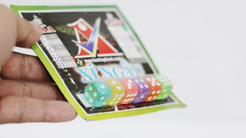 Những viên xí ngầu đầy màu sắc